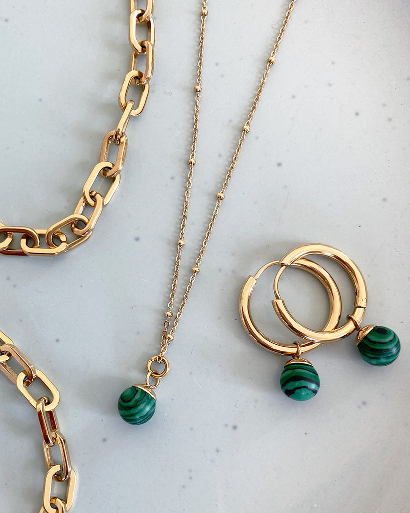 A&C Oslo Short Chain with Malachite Pendant- gold